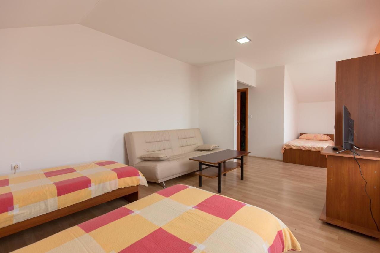 Guesthouse Capistro Bilje ภายนอก รูปภาพ