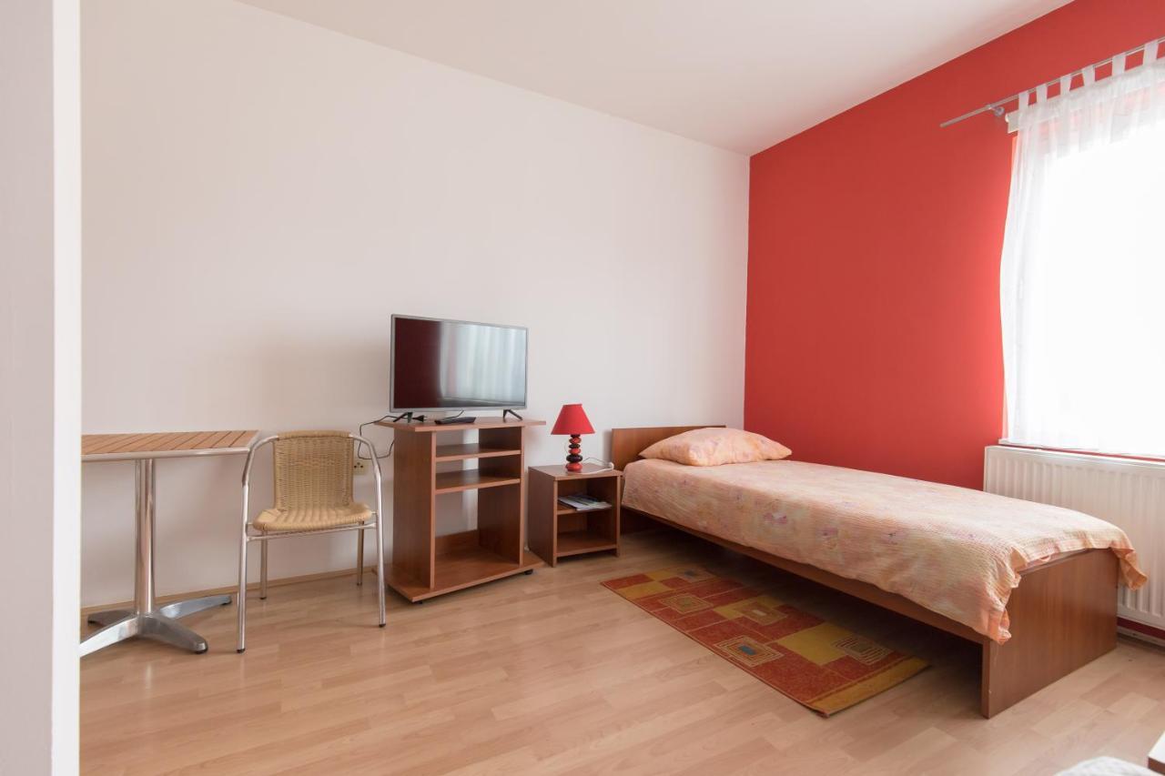 Guesthouse Capistro Bilje ภายนอก รูปภาพ