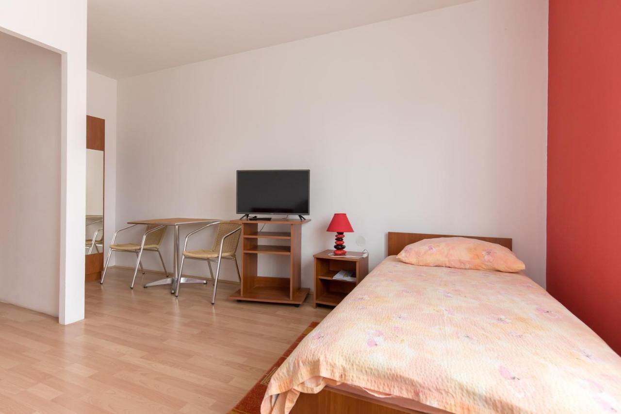 Guesthouse Capistro Bilje ภายนอก รูปภาพ