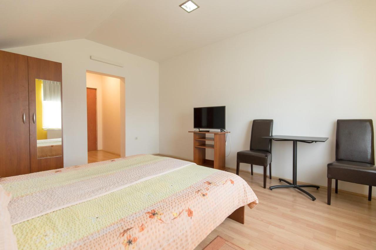 Guesthouse Capistro Bilje ภายนอก รูปภาพ