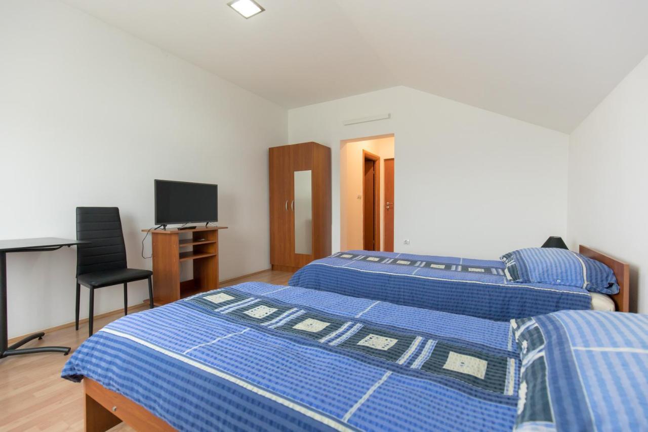 Guesthouse Capistro Bilje ภายนอก รูปภาพ